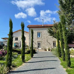 le-domaine-de-la-plume.hotels-rhonealpes.com/